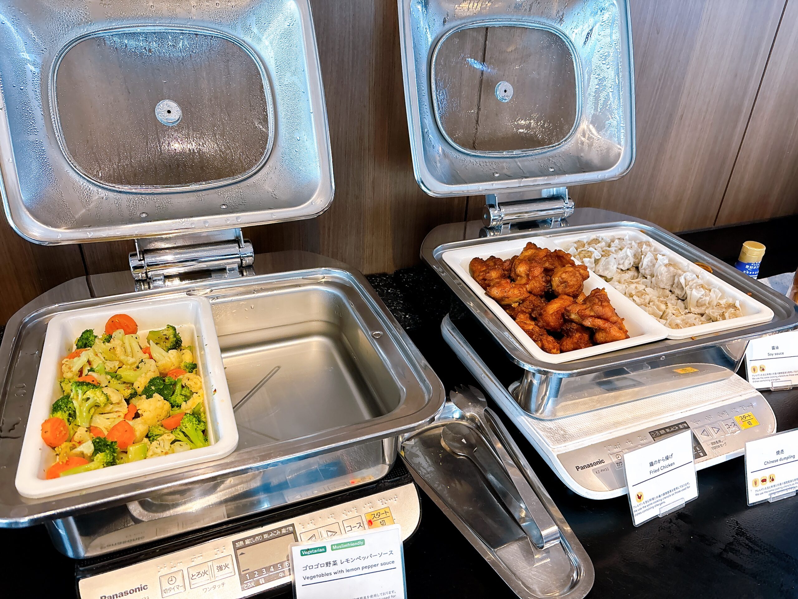 TIAT LOUNGEの焼売や唐揚げ