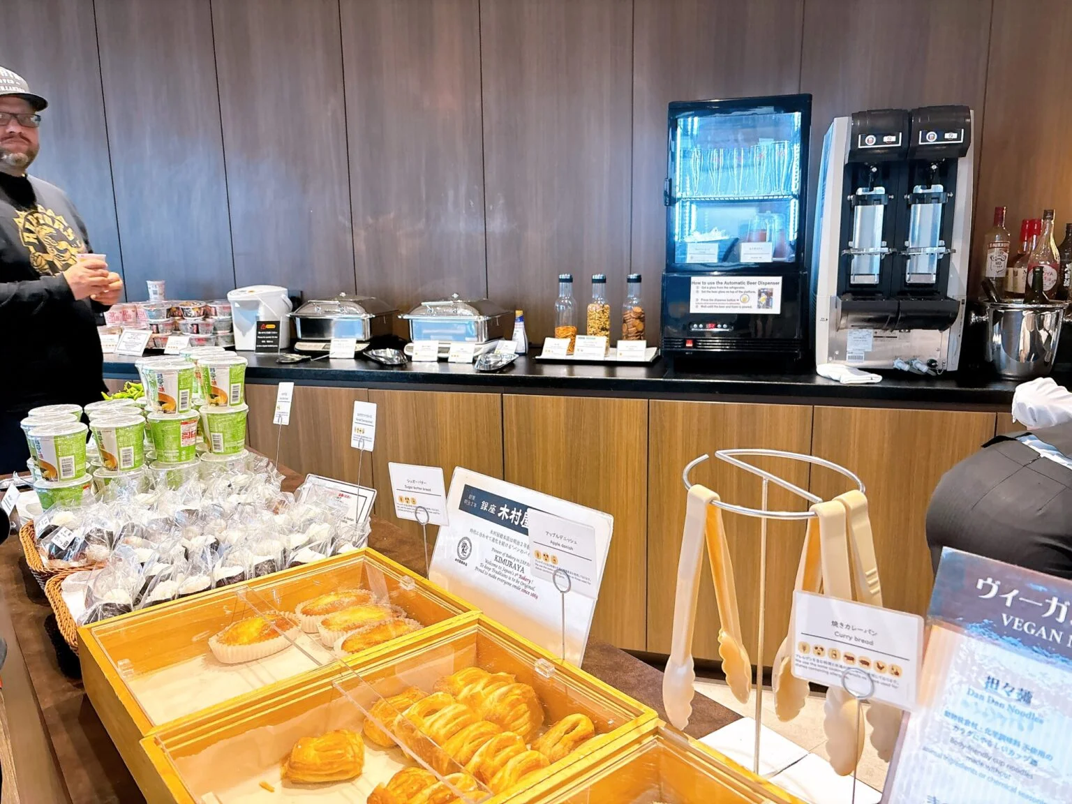 TIATLOUNGEの軽食コーナー