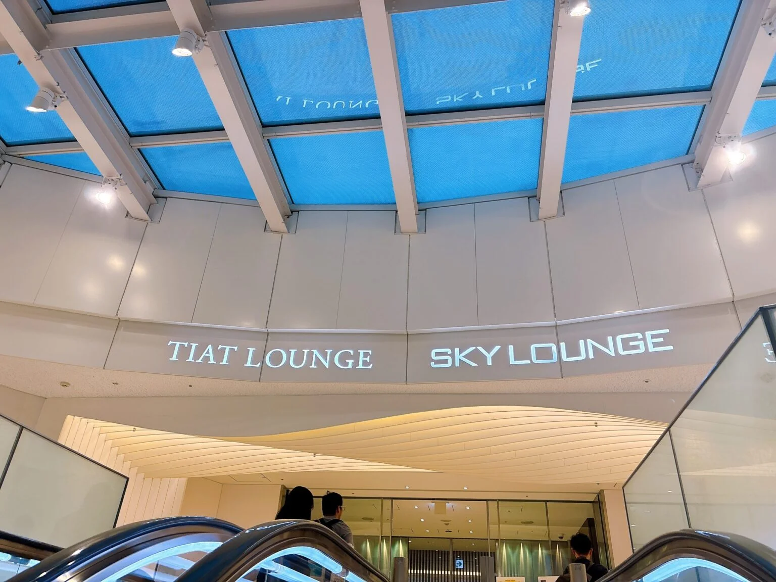 TIAT LOUNGEの外観