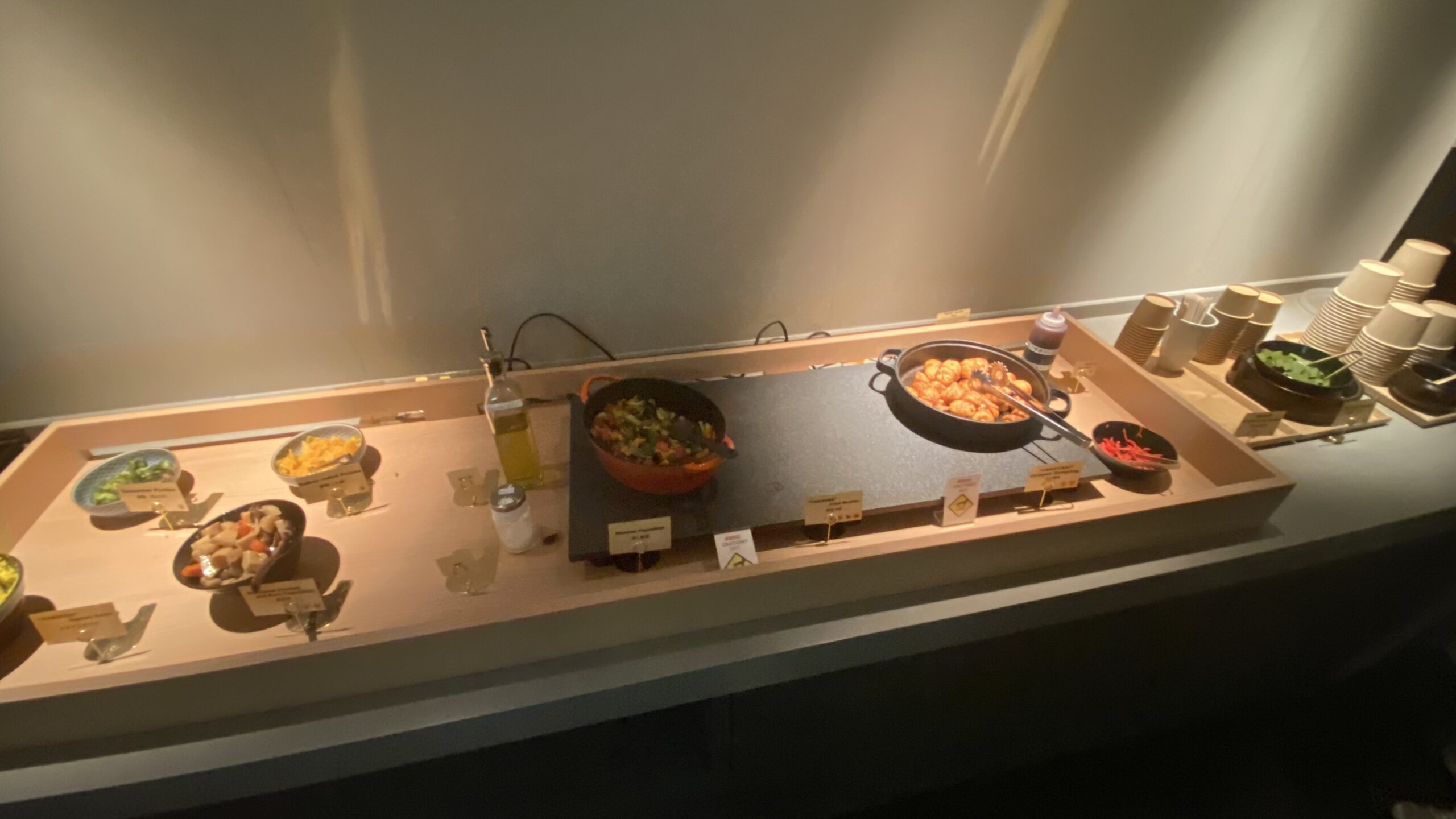 IASSSuperiorLounge虚空-KoCoo-のプライオリティパスラウンジで提供されているビュッフェ料理