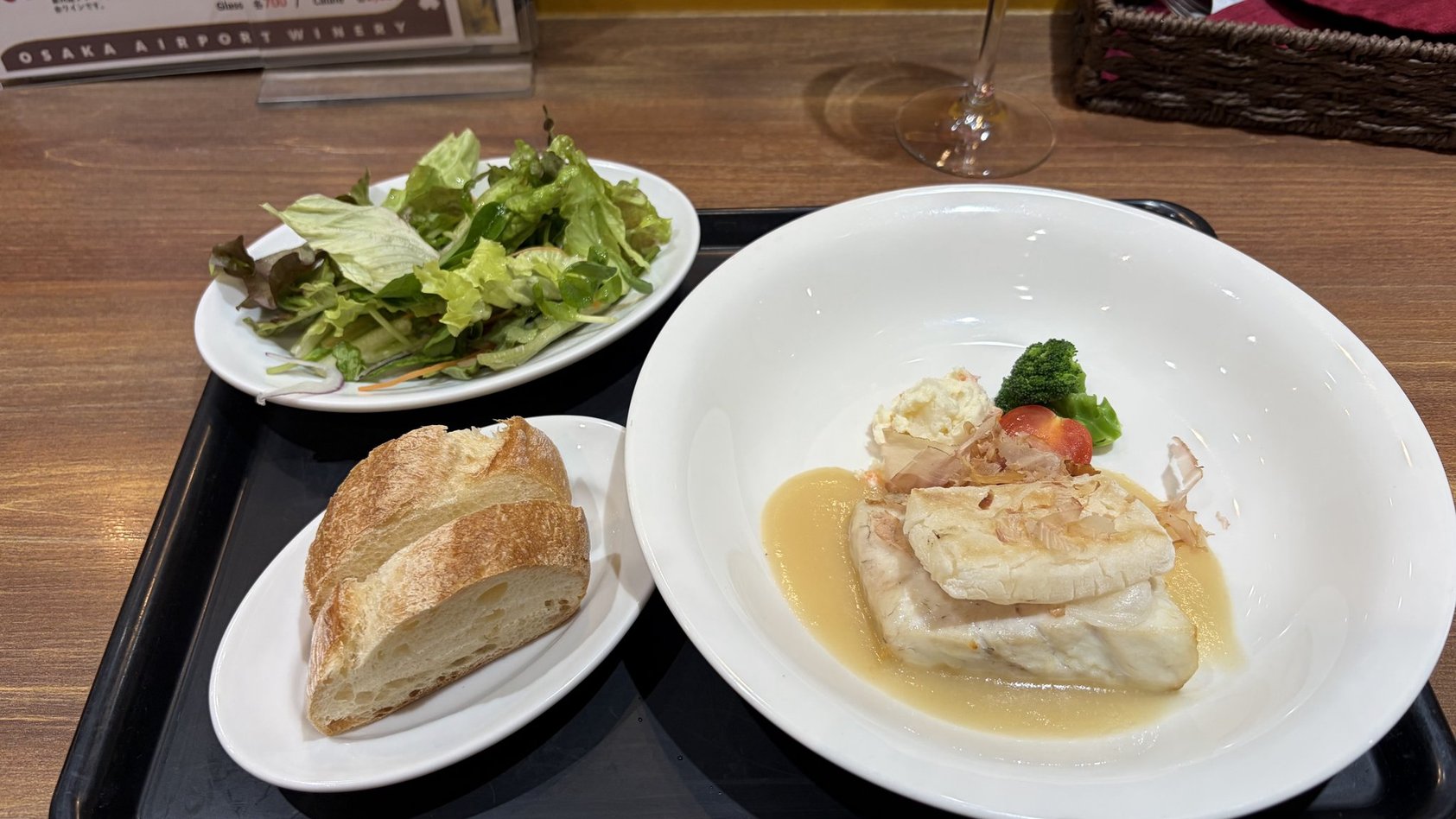 大阪エアポートワイナリーの魚料理メニュー